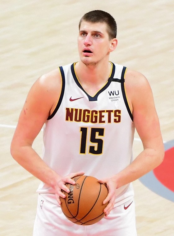 How tall is Nikola Jokić?